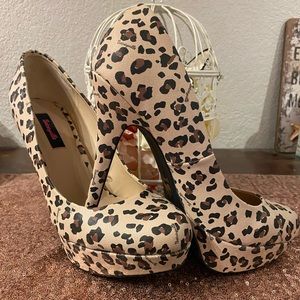 BetseyVille platform 5in heels Leopard Print